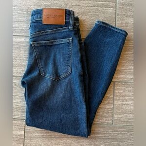 Women’s Lucky Brand low rise dark blue crop Lolita jeans.